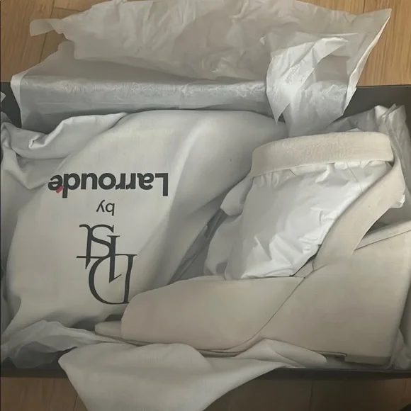 NWT Deena By Larroudé Wedge Sandal In Mushroom Grey Suede 6.5 - Picture 5 of 7